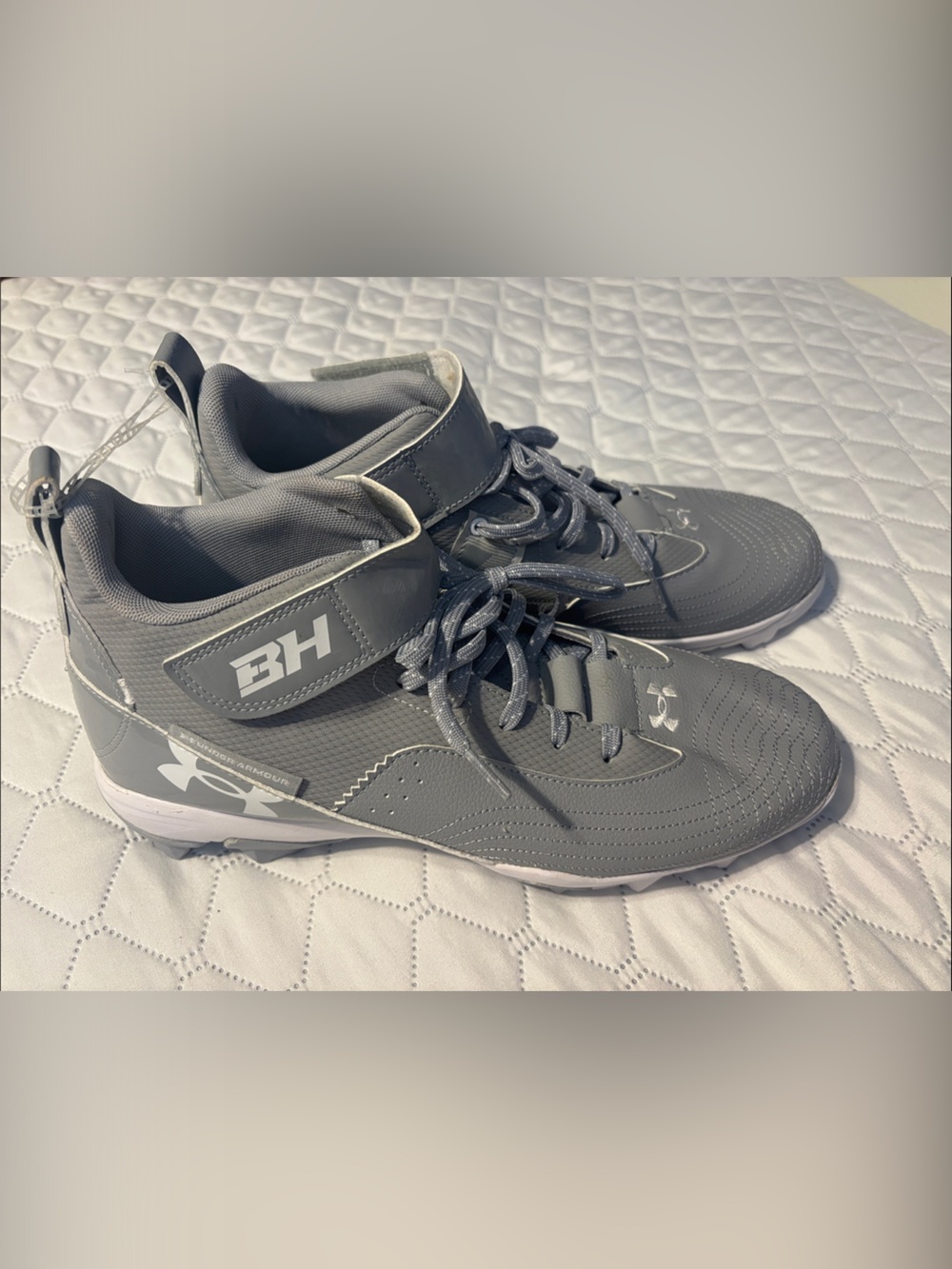 Under Armour Men’s Gray High-Top Athletic Cleats